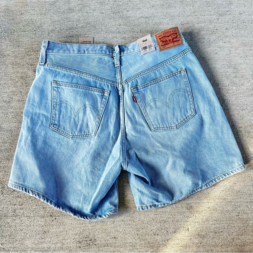 New with tags Levi’s 501 Buttonfly Denim Shorts Size 23